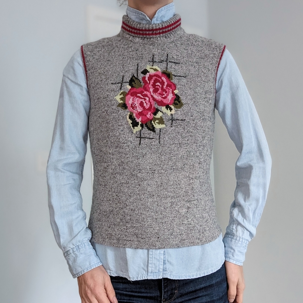 Escada knit top with embroidery and beads XS EU34